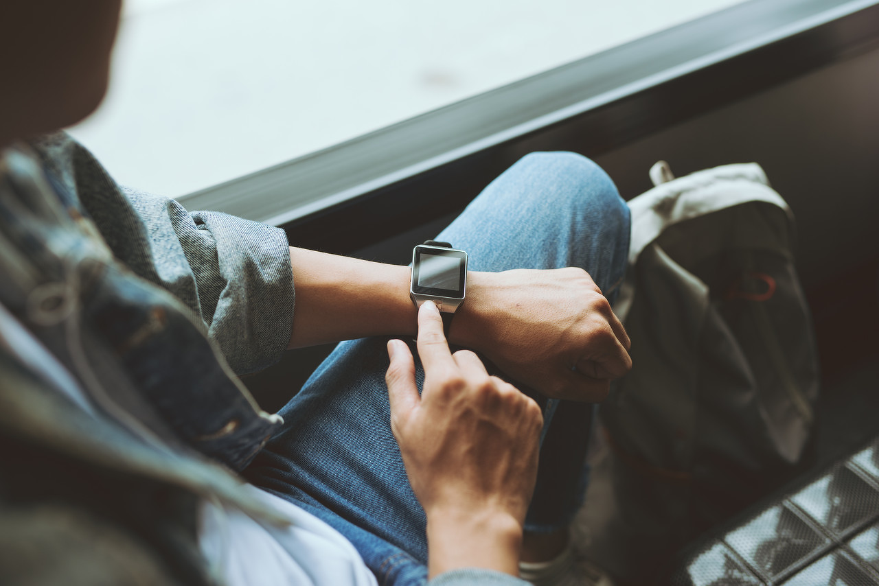 Apple watch可解锁iPhone 预计于春天发布