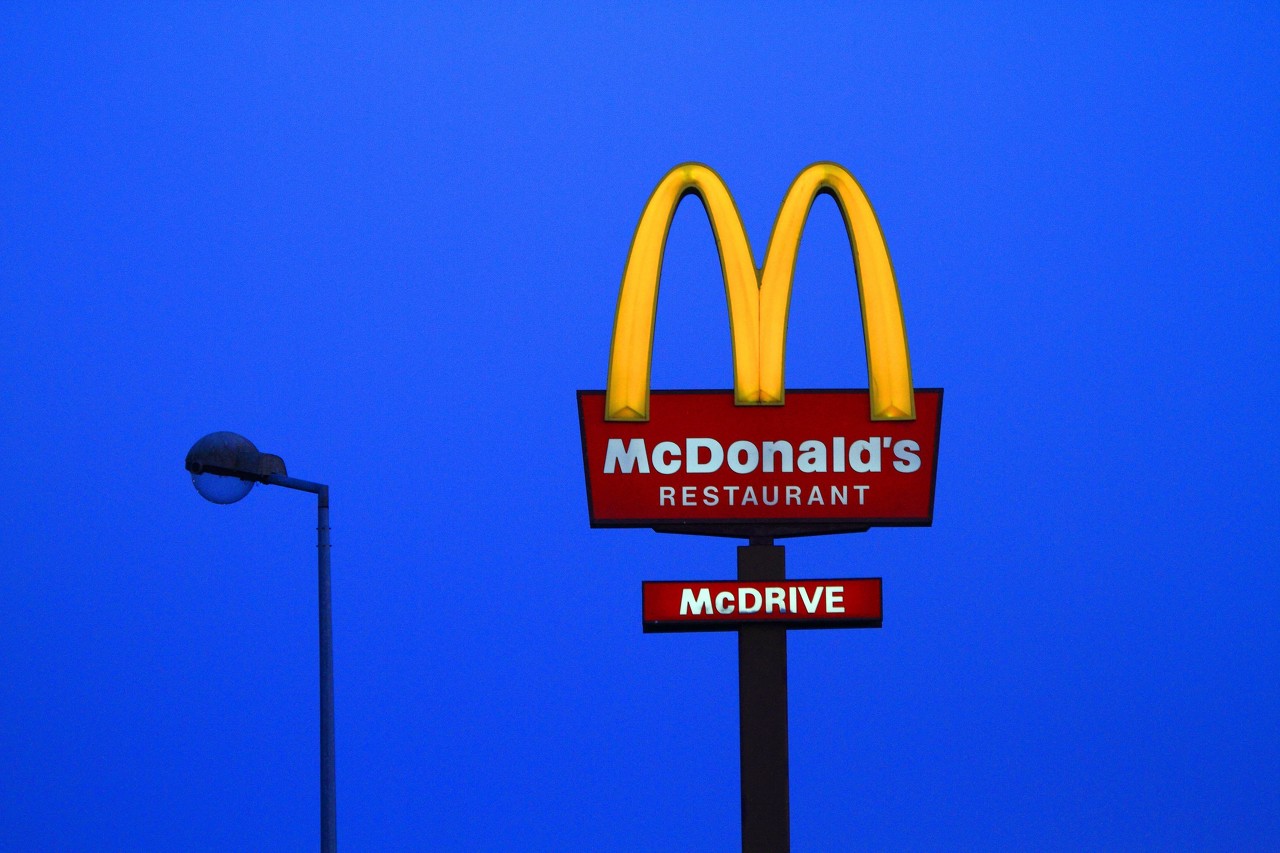 麦当劳回应汉堡活虫:已与顾客积极联系沟通