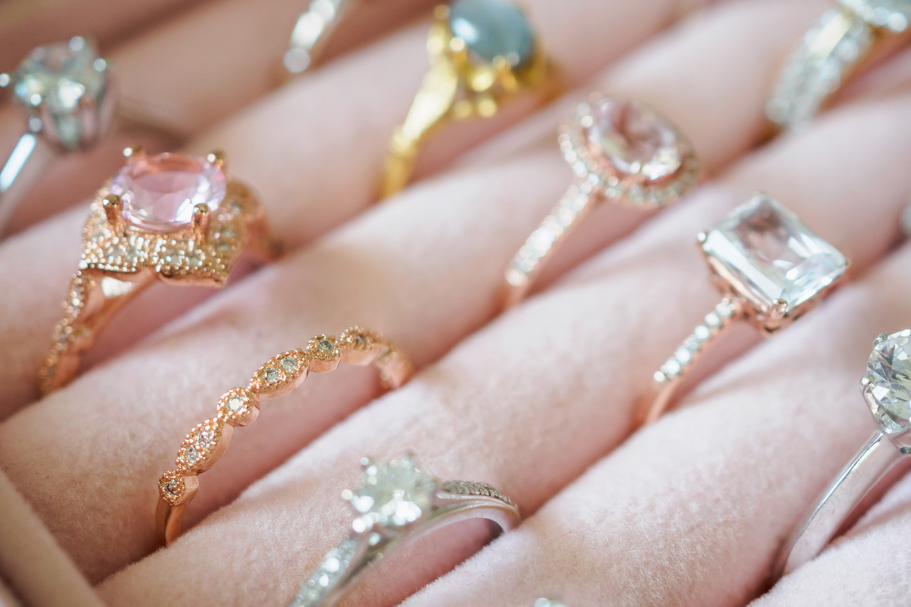 Signet Jewelers购买了订阅式的珠宝租赁平台Rocksbox