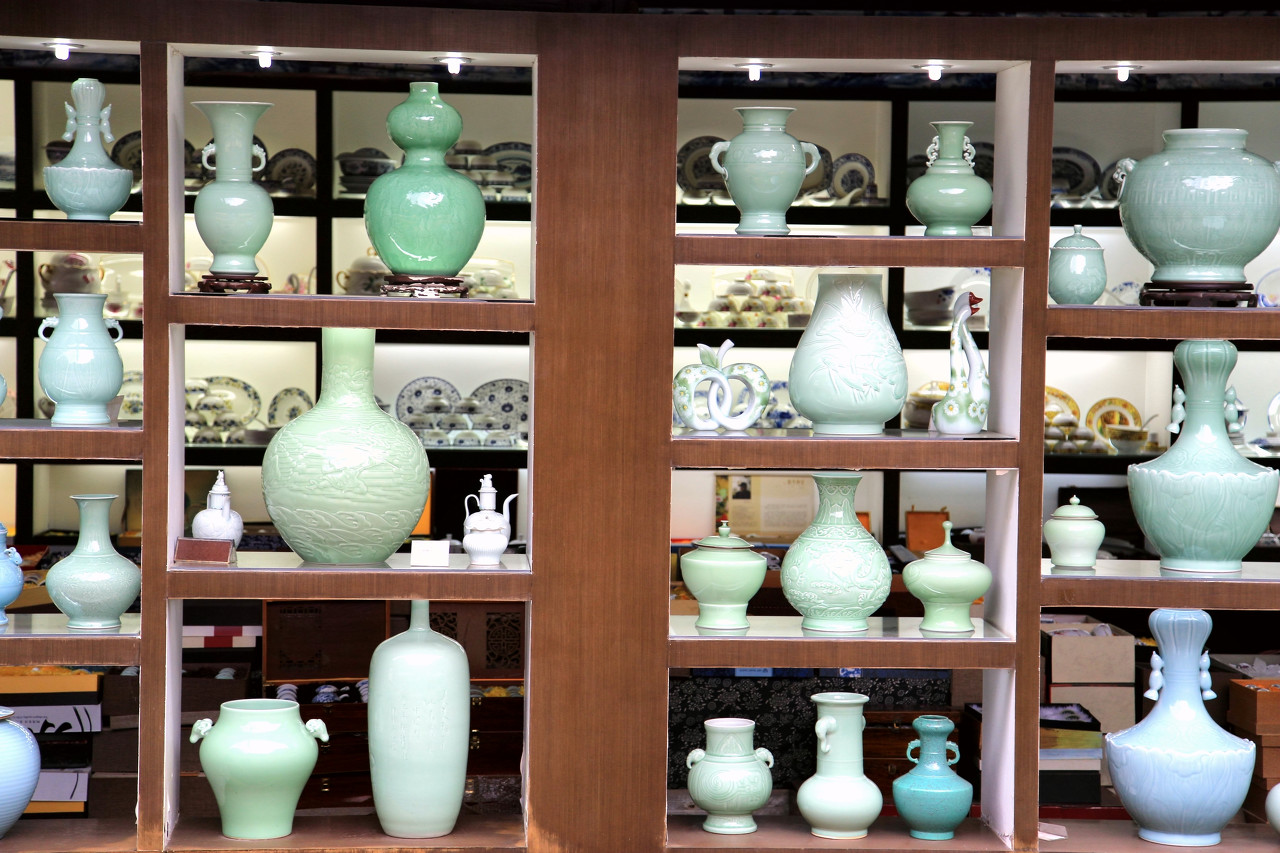 “年轮——璟通百年陶瓷展”正在上海展出