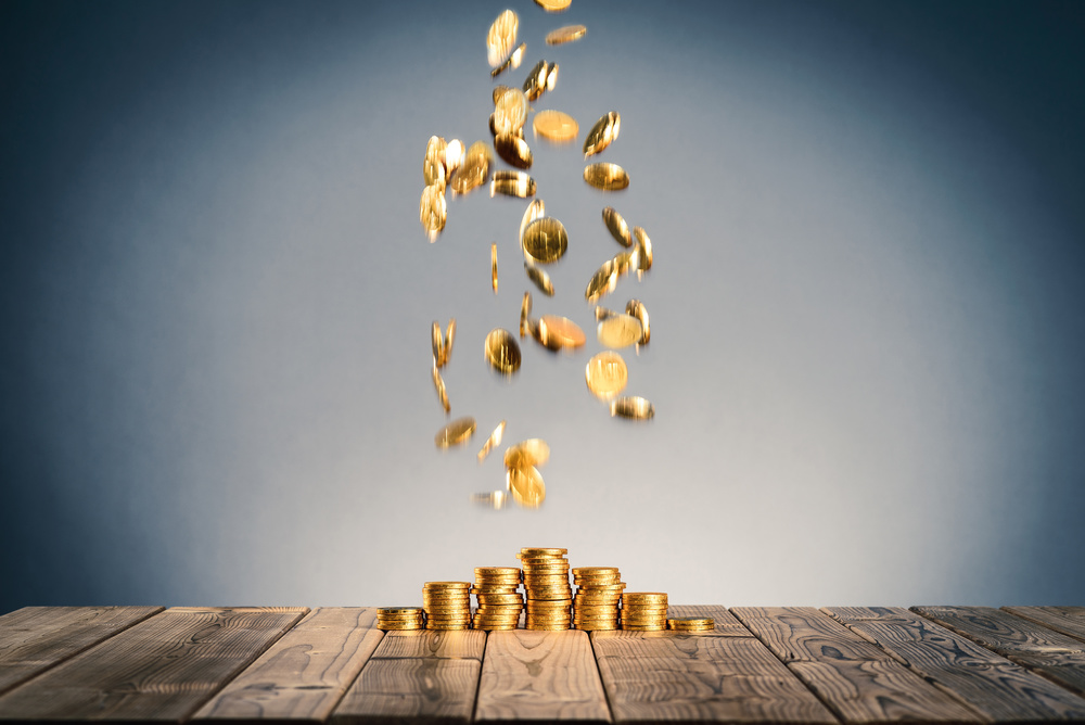 金投財經(jīng)晚間道：避險浪潮洶涌來襲 黃金多空激戰(zhàn)千八