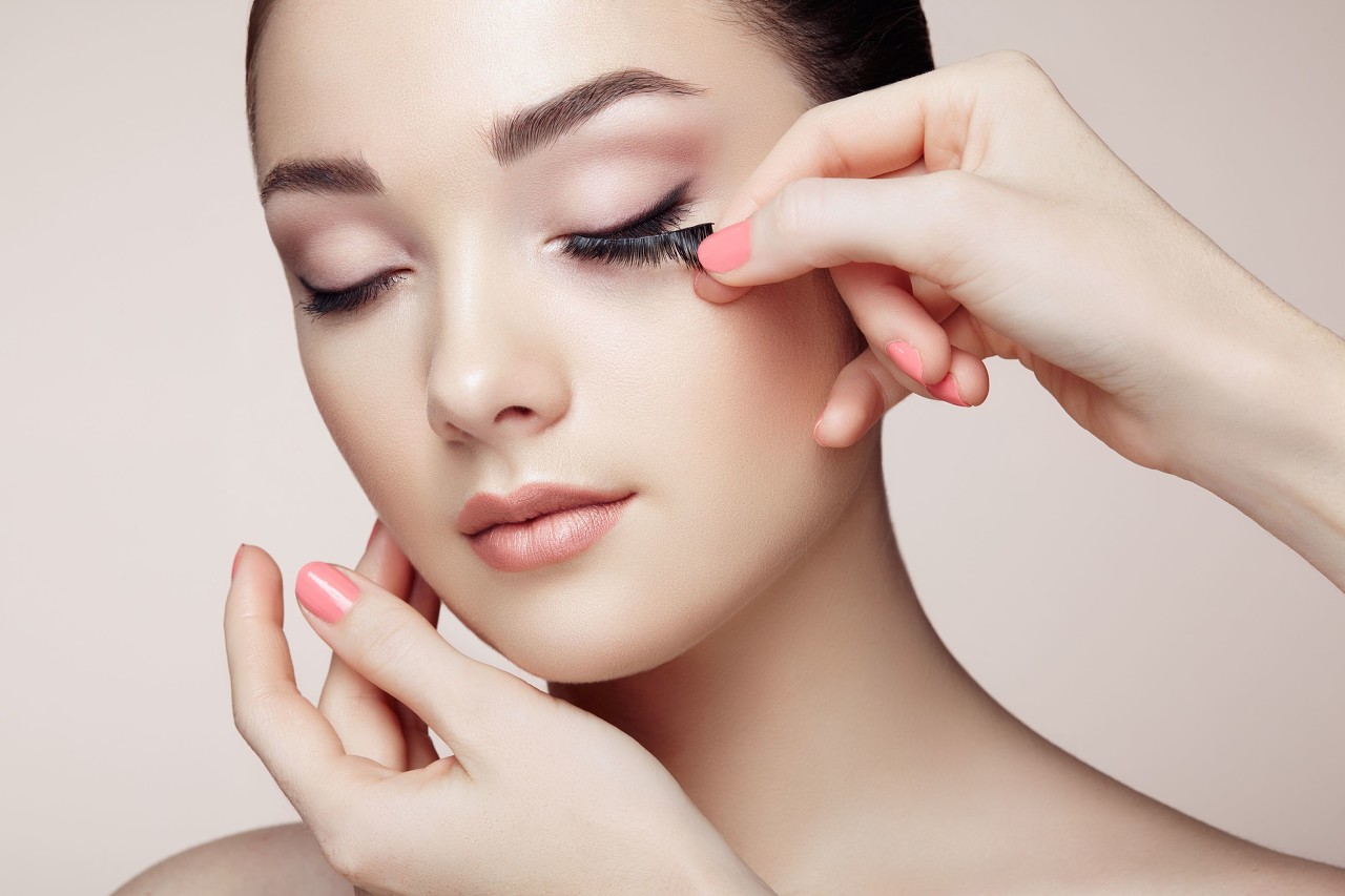 阿玛尼美妆于中国率先推出首款线上脸庞设计师美妆服务