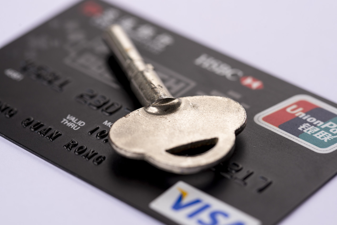 信用卡的最低还款额是怎么算的？