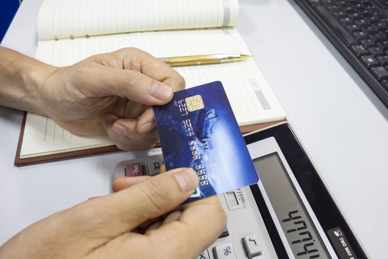 在国外用兴业银行信用卡提取现金有限制吗