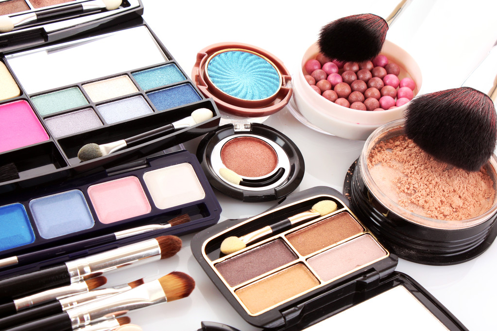 美妆集合店兴起 国货美妆品牌扎根精细化市场