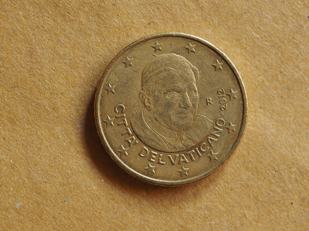 俄罗斯发行涅克拉索夫诞辰200周年纪念银币