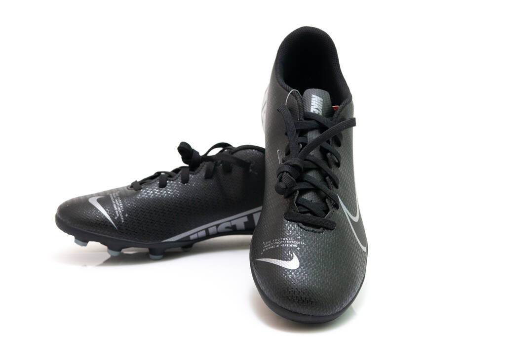 COMME des GARONS X Nike PREMIER 推跨界足球靴