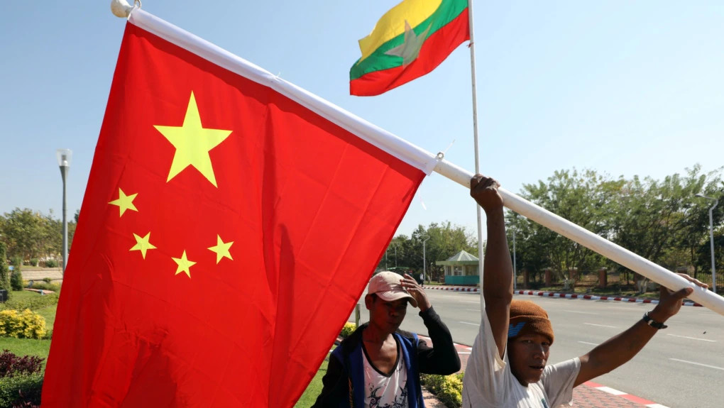 人民幣在東盟“十占其六” 完全打敗美元需要一個(gè)“經(jīng)濟(jì)軟件”！