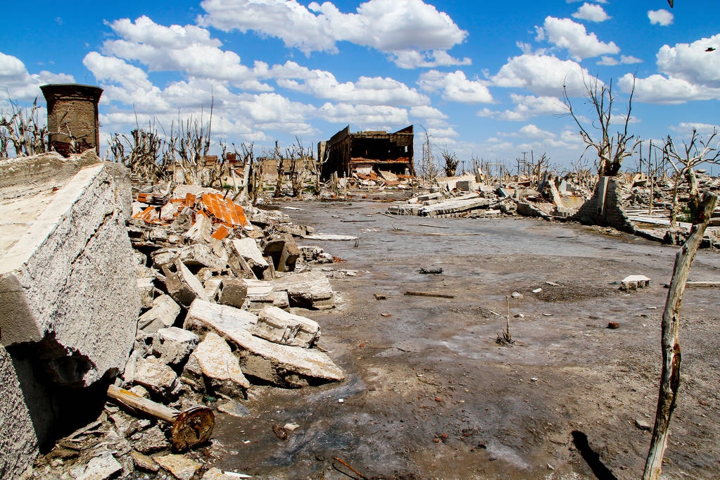 印度尼西亚南部海域当地凌晨发生大地震