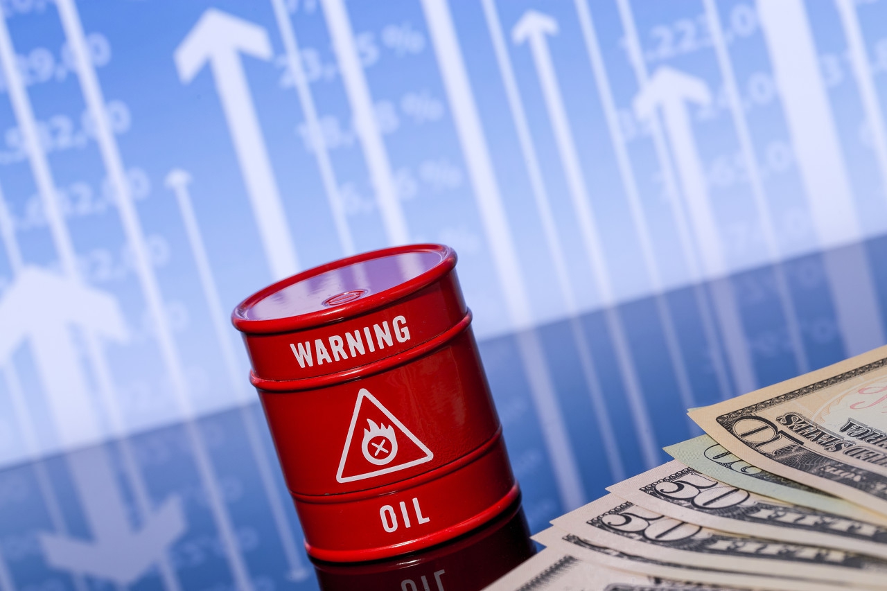目前地缘政治紧张 原油价格升至7年新高