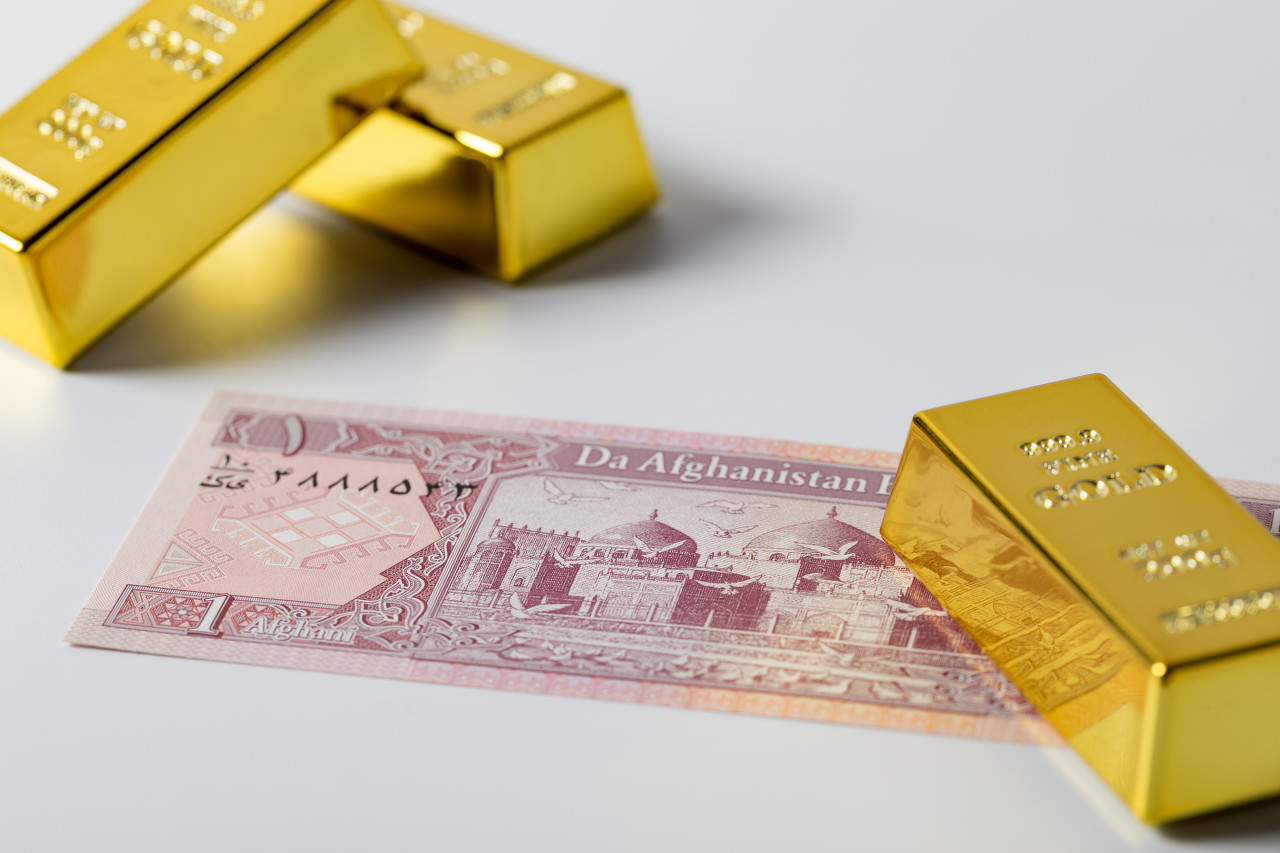 美元本月大涨近4.4%现货黄金下跌无底线