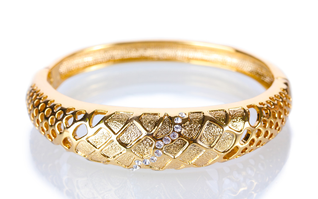 黄金镯子怎么取下来不变形