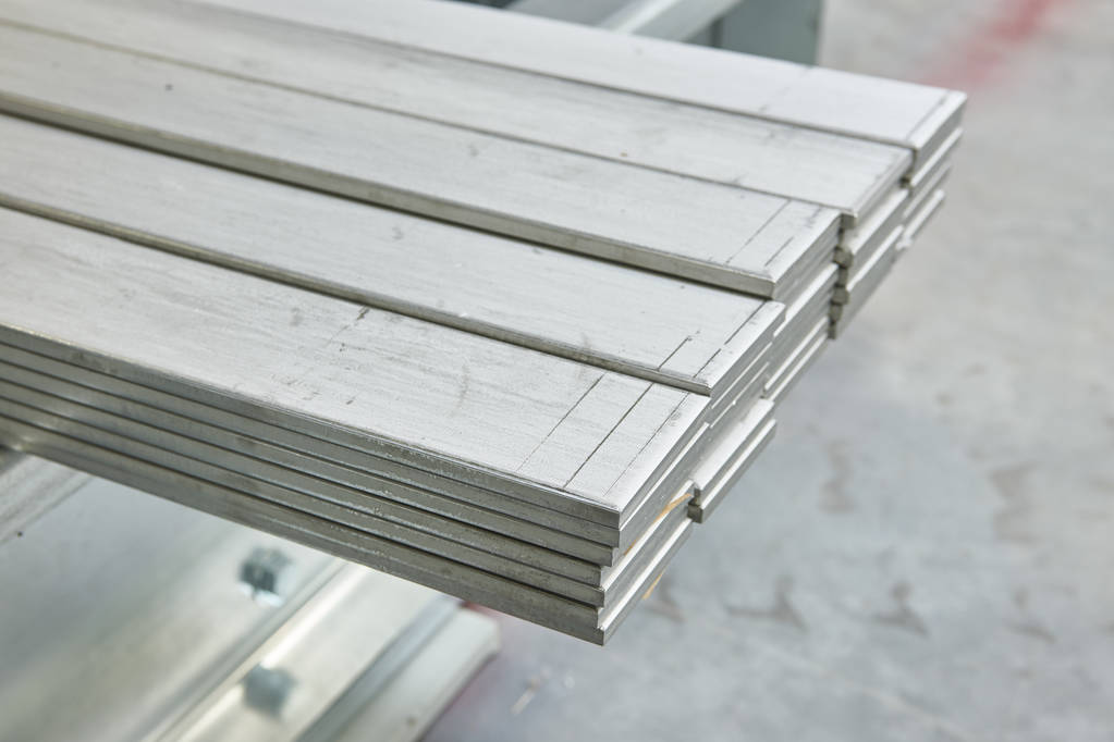 供给端复产稳中有进 沪铝期货可适量分批逢低买入