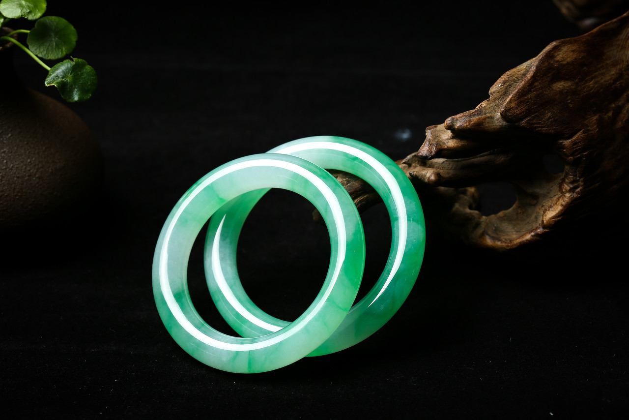 如何鉴别翠青玉颜色的真伪