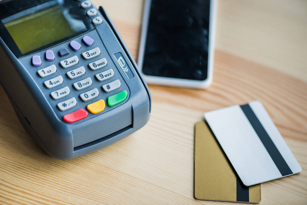 东莞银行实施新版信用卡章程和信用卡（个人卡）领用合约