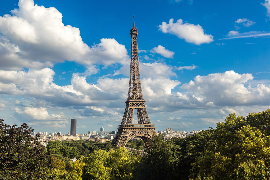 法国相关人员计划对埃菲尔铁塔进行“整容”