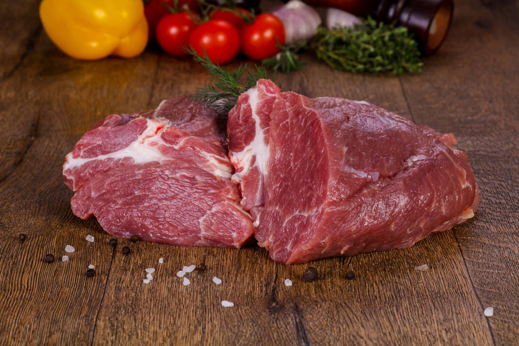 玉米价格反弹受压制 生猪期货上涨风险积聚