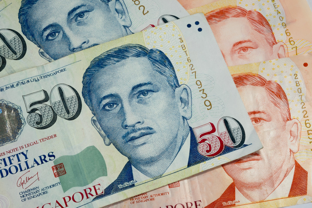 新加坡央行意料地收紧政策 新加坡元相对坚挺