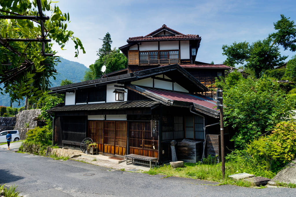 日本上世纪过量建房 现在问题搞大了！1000万套房子没人住！