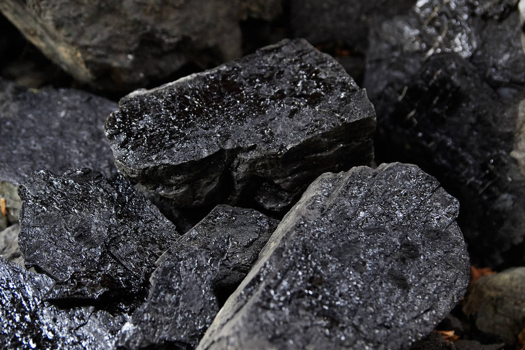 原料煤库存降至低位 整体焦煤市场热度高涨