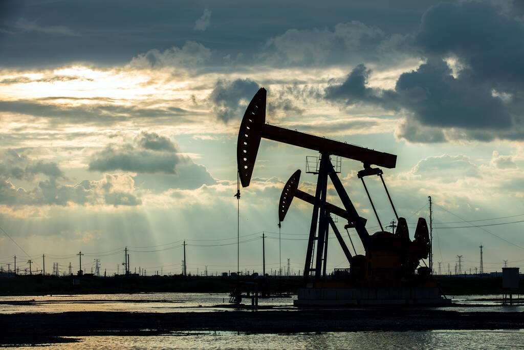 美湾原油暂时减产 油价高波动特征延续