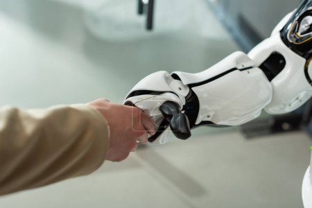 特斯拉官方宣布人形机器人“擎天柱”即将问世