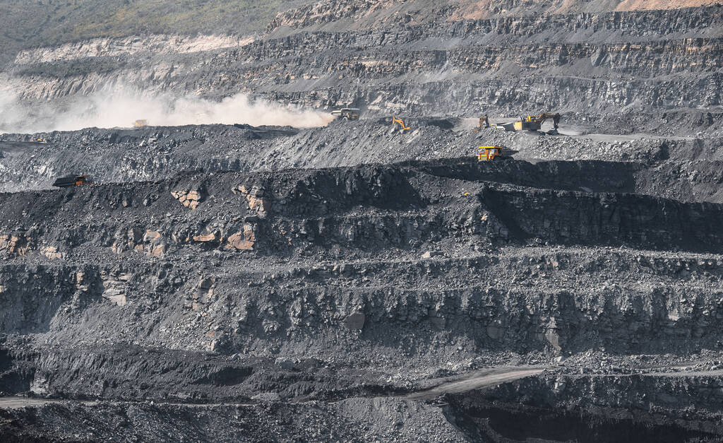 煤炭产量有所下降 预计动力煤价格震荡运行为主