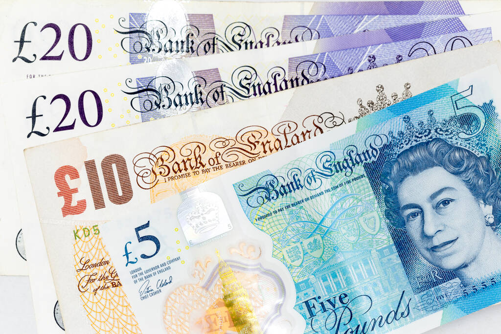 英国推迟宣布财政规划 英镑因此升至六周高位