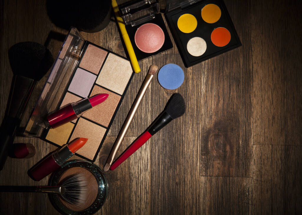 化妆品板块最新行情：2022年11月22日报1021.88点 跌幅达0.31%