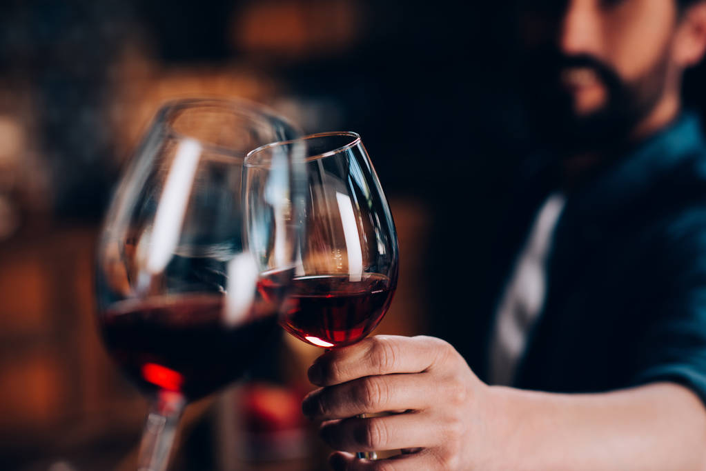 威龙葡萄酒股份有限公司 关于公司及法定代表人被限制消费的公告