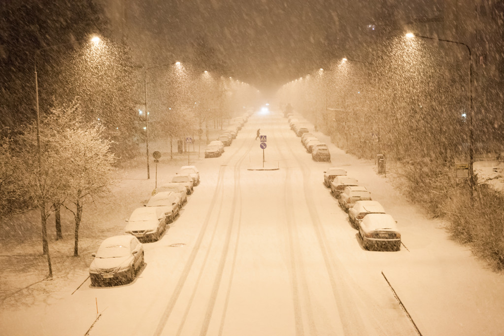 美国冬季风暴极端天气已致至少17人死亡