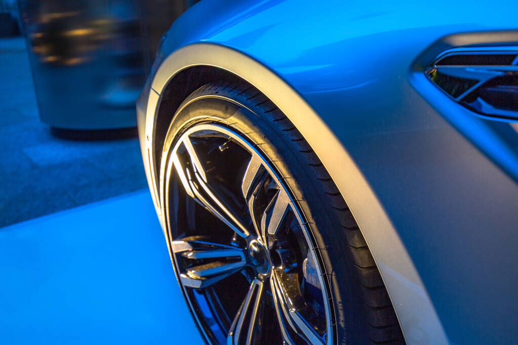 赛力斯旗下新能源车型SERES 5亮相布鲁塞尔车展