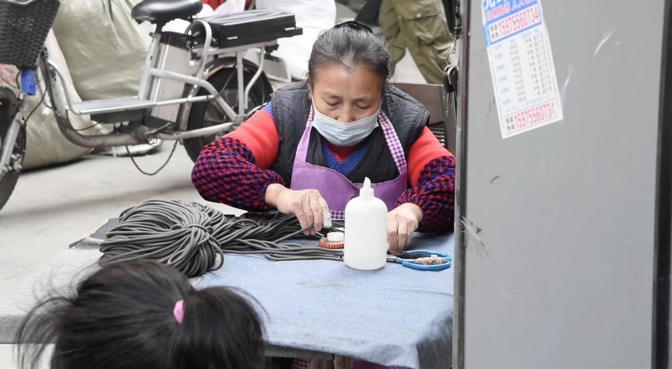 留守在广州“湖北村”的纺织人 寻找着谋生致富的机会
