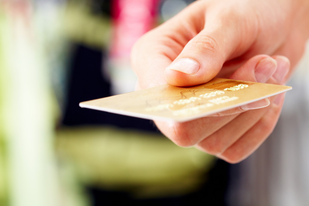兴业银行：停止发行苏宁易购信用卡的公告