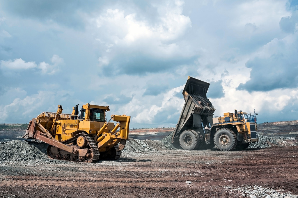 宏观利好下铁矿石盘面推升至高位 政策风险增加