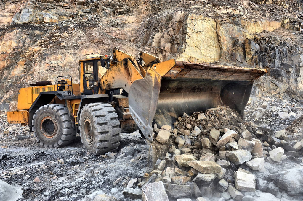 铁矿石盘面政策风险增加 关注钢材需求强度