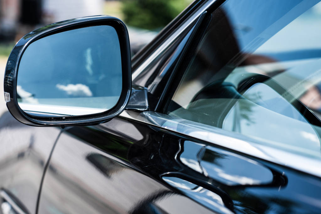 60年的技术终于有突破！电致变色玻璃用于汽车天窗 可阻挡光热！