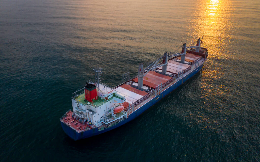 中国船舶外高桥造船成功交付第50艘阿芙拉型油轮