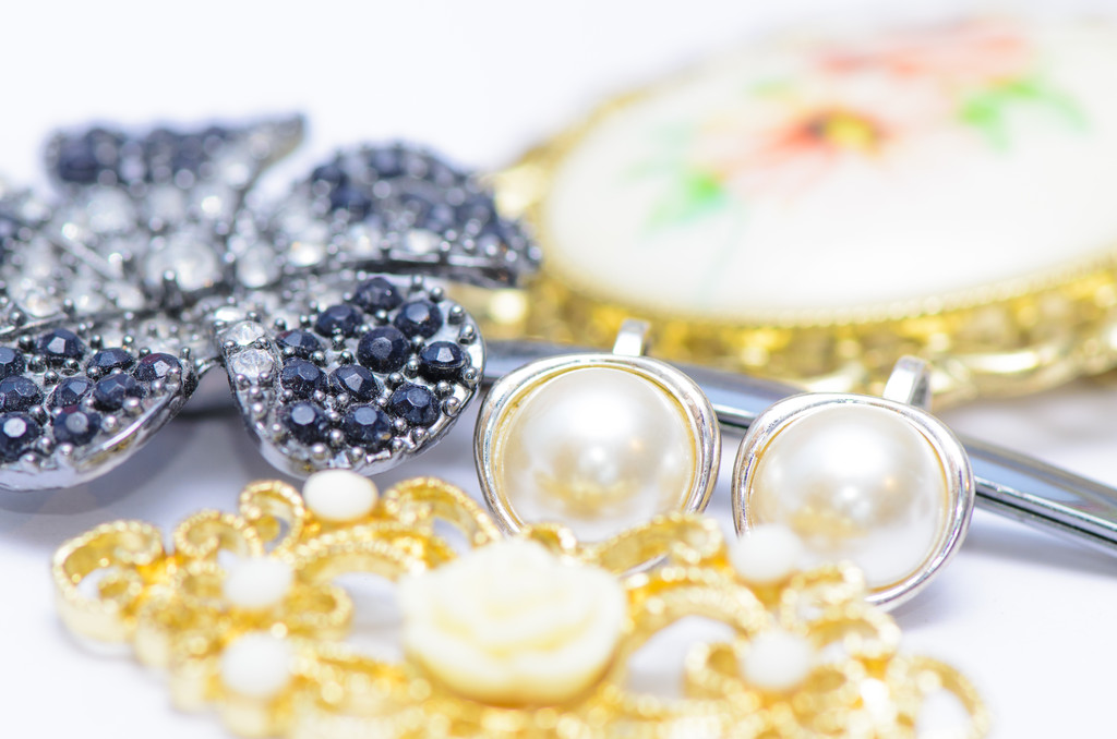 2023年4月13日珠宝首饰行业走高报432.07点 涨幅达0.73%