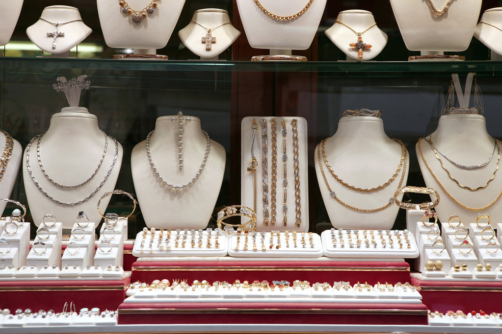 2023年4月27日珠宝首饰行业走高报412.50点 涨幅达0.48%