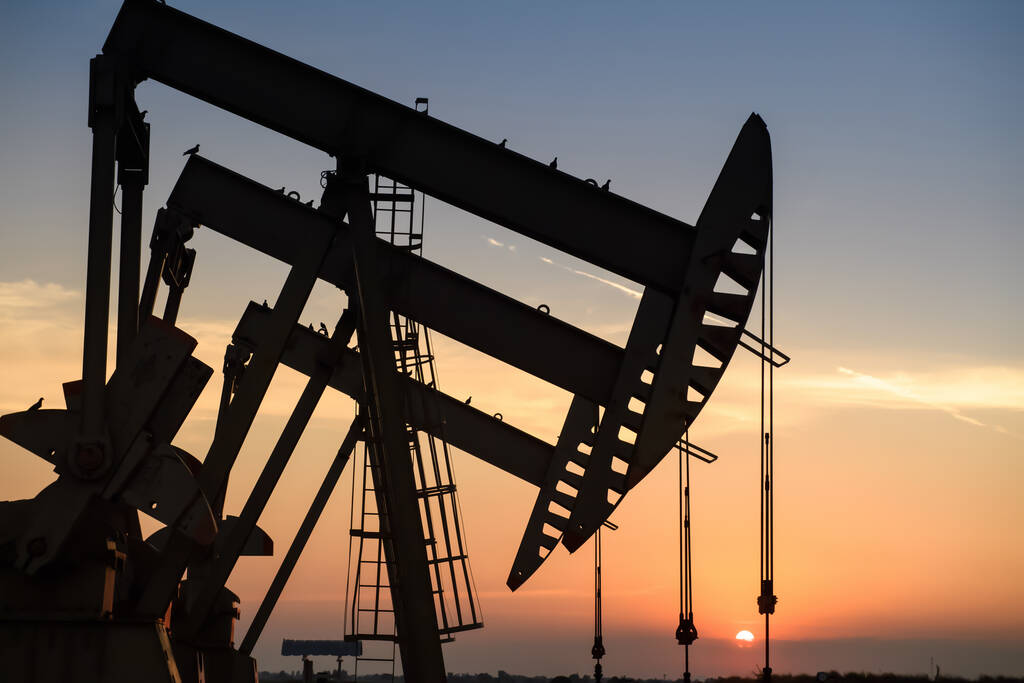 原油价格或将偏强震荡 美国和OPEC+政策相左