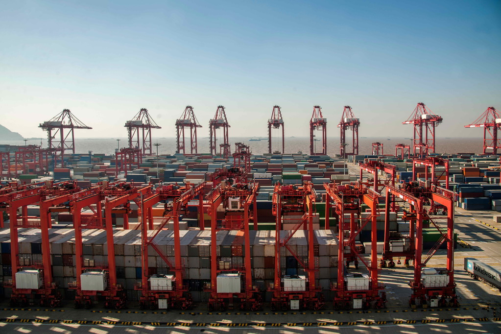 能装超16000个标准集装箱 华南地区建造的最大吨位集装箱船命名交付