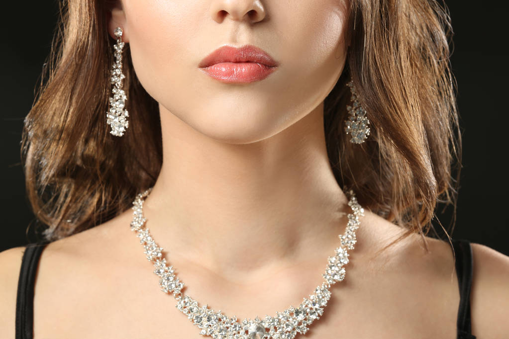 2023年7月27日珠宝首饰行业走高报434.92点 涨幅达0.24%