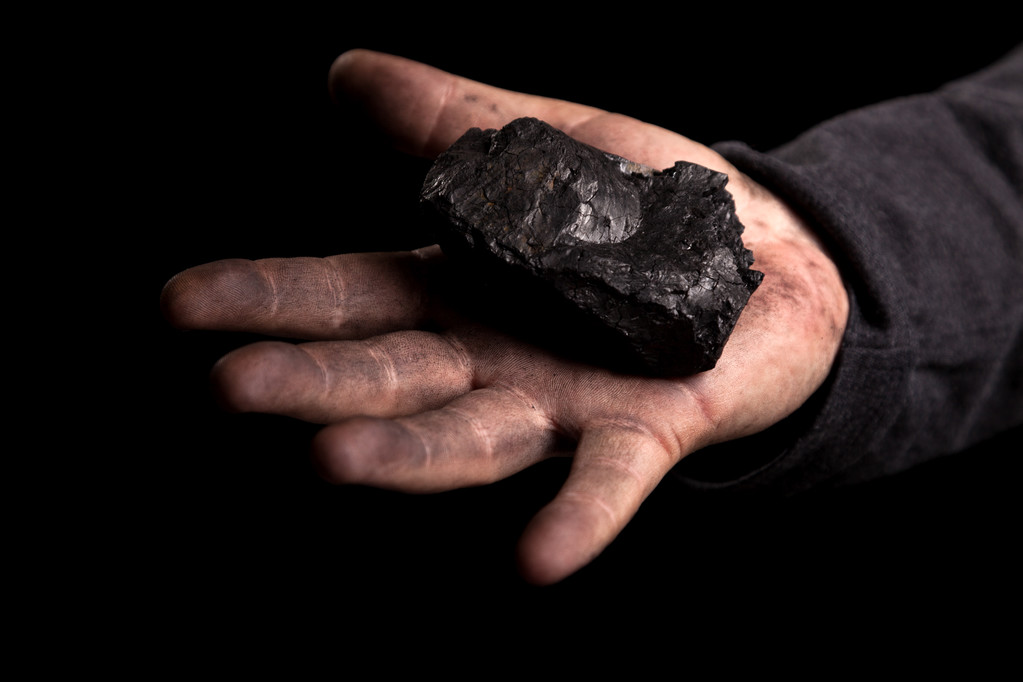 部分煤矿开始复产 焦煤期现市场价格季节性走强