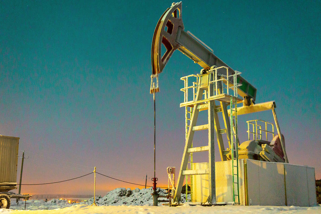 原油连涨7周主力合约盘中涨逾4%