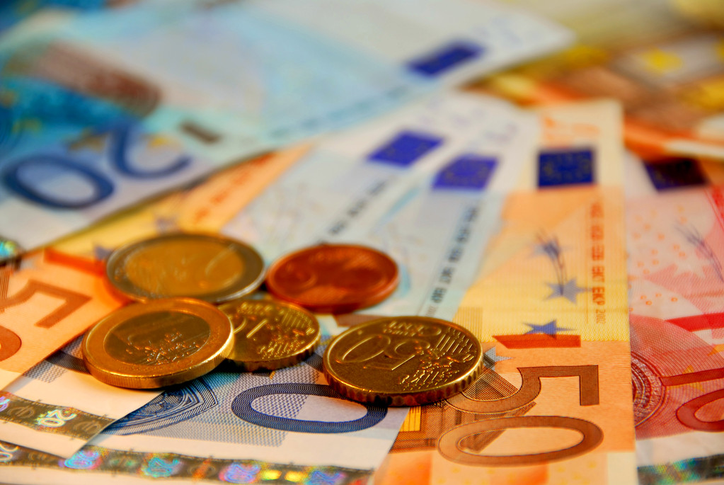 欧元兑美元走低因欧美经济差异
