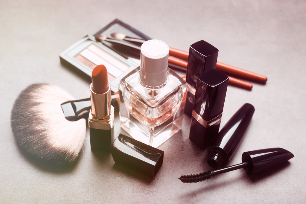 化妆品板块最新行情：2023年9月27日报1041.65点 涨幅达1.42%