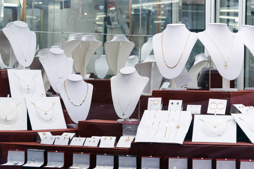 2023年12月28日珠宝首饰行业走高报373.86点 涨幅达0.64%