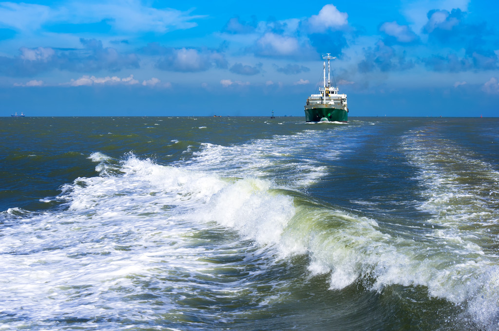 欧盟启动护航行动 集运指数期价继续贴水现货