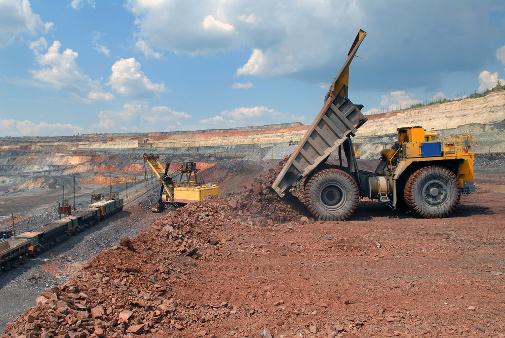 铁矿石维持震荡走势 钢厂存一定节前备货需求